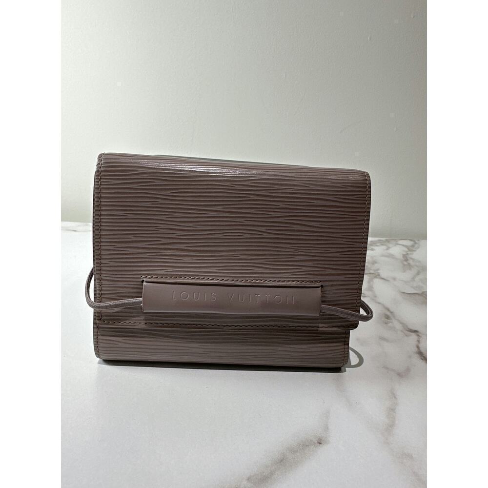 Louis Vuitton Taupe Leather Epi Wallet - Elegant and Stylish